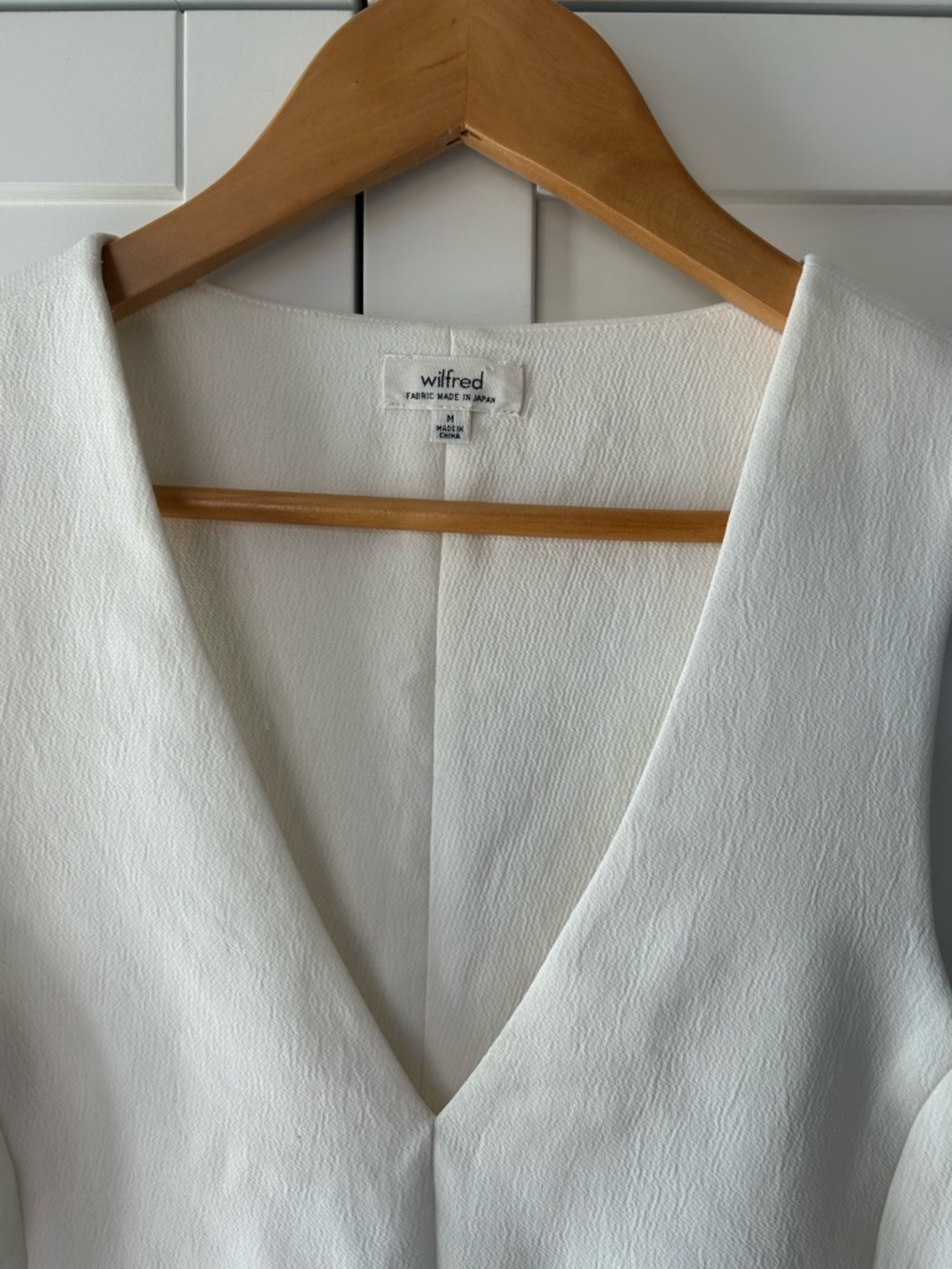 Aritzia Dauphine Top Cropped V-Neck Off White - Picture 3 of 6